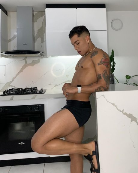 Andr s R naked pornstar photos