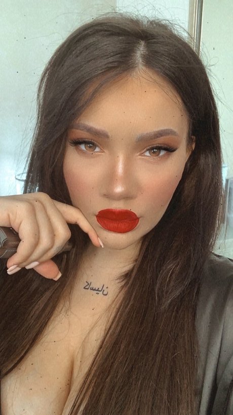 Michelle Casino_ hot model image