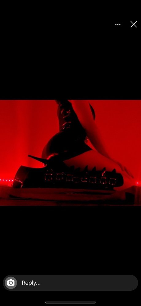 Big Trouble model pretty image