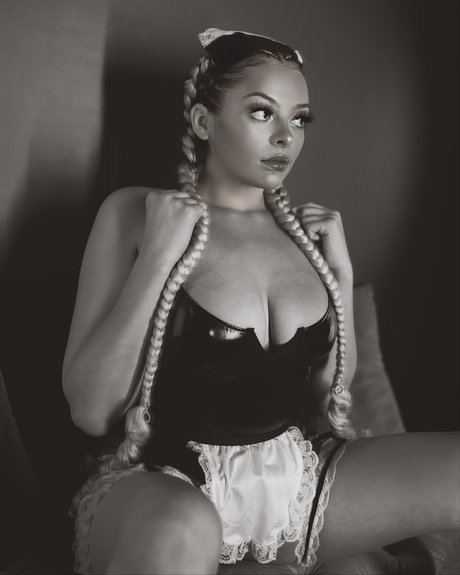 MilaSeville model art pic