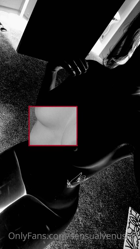 Joey Roxanne FREE nude pornstar image