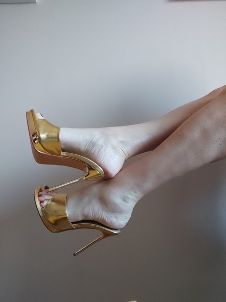 Miss Feet Tender free actress photo