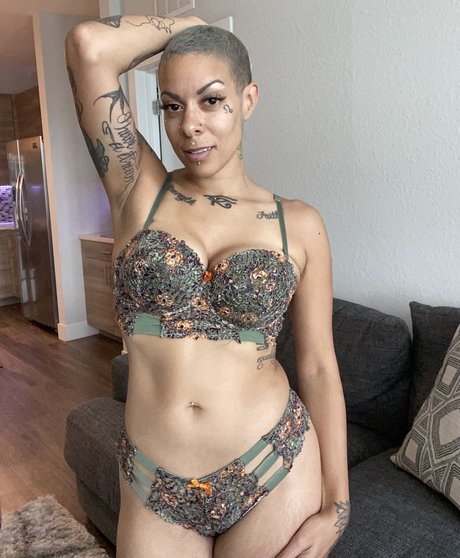 Jeanie Marie star sexy pictures