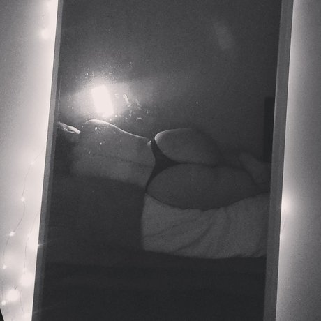 Shortiiee sexy pornstar photo