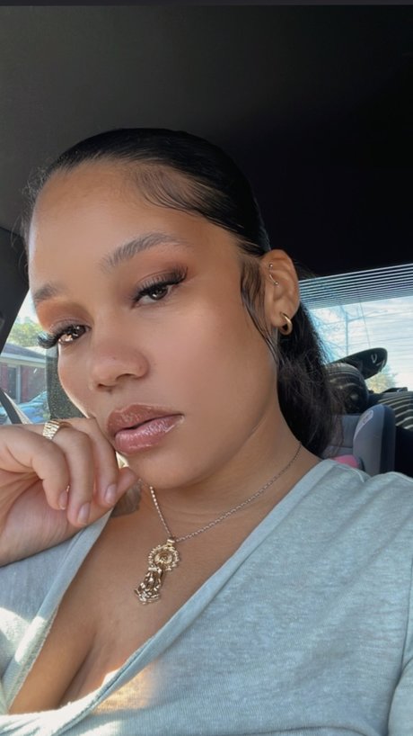 BigKara_ star hot photos