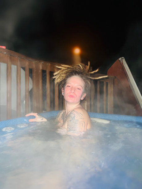 Peanut_ nude star img