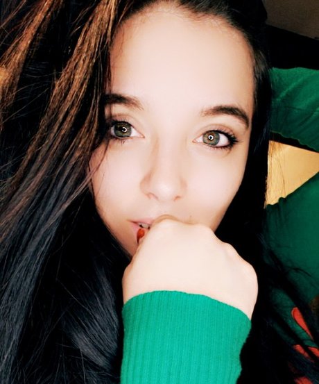 Jazzy Mariee VIP star free photos