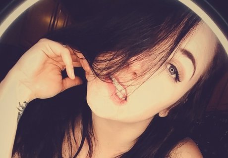 Missy Lizz art model pictures