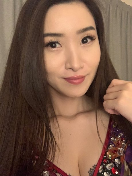 Mizuki Ogata star hot photo