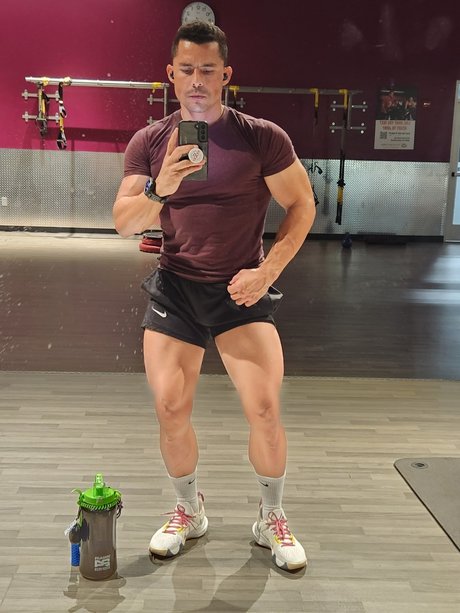 Yojan Sanz xxx pornstar image