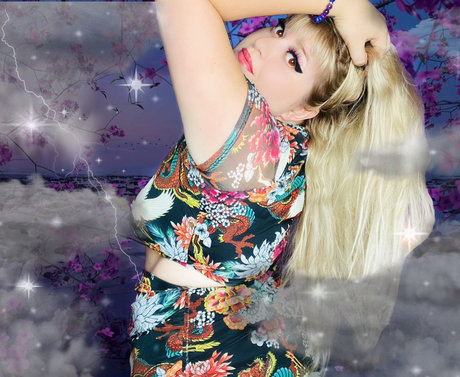 Mistress Mary J star exclusive picture