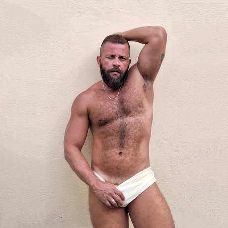 JG Free naked actress photo