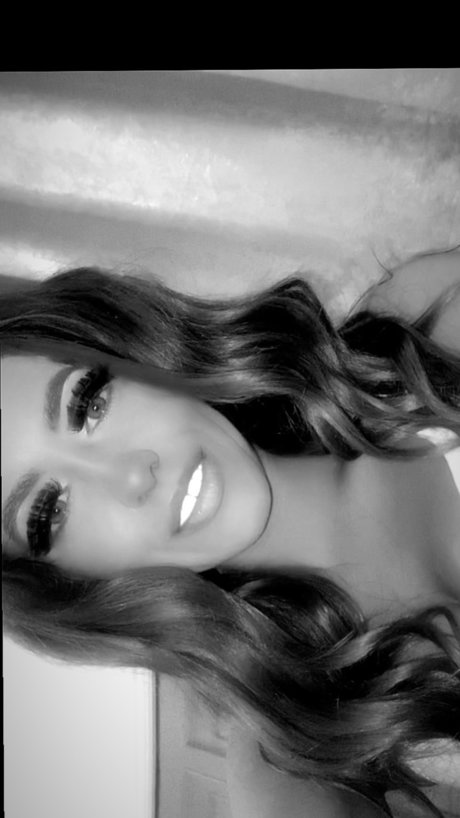 CallieRae star sexy pic