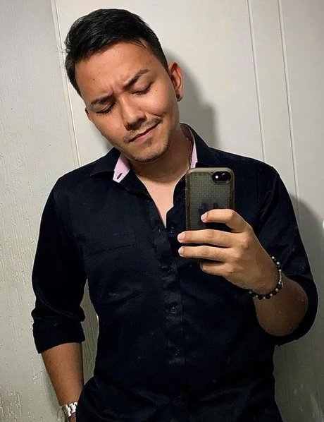 Holman Villamil xxx model img