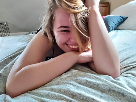 Molly Moxie hd star img