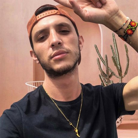 Adrian Bencomo high quality model img