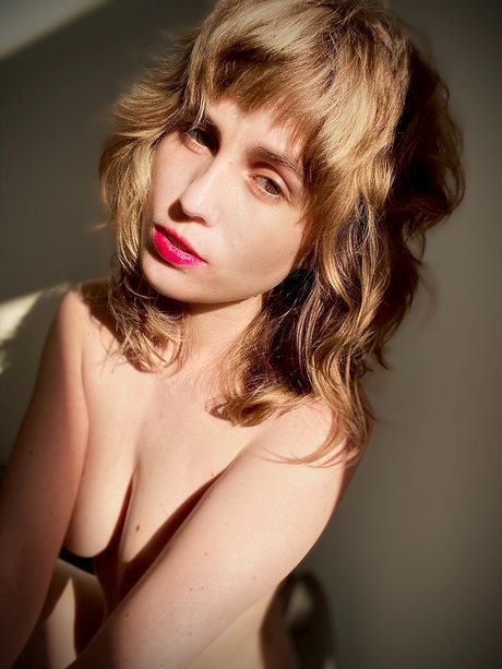 _Flora_ xxx actress pic