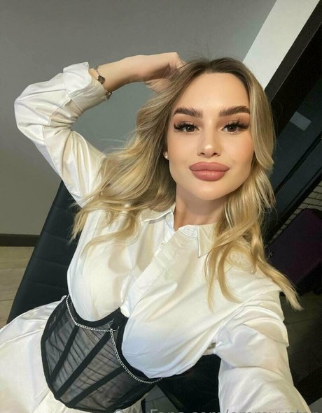 emmyystar pornstar image