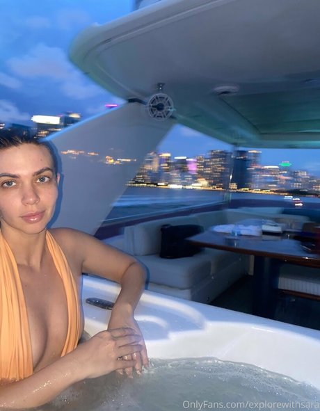 withlovesaraxo beautiful model img