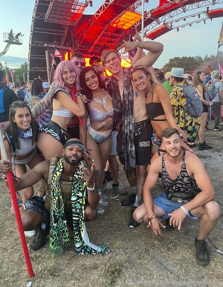 withlovesaraxo free model pictures