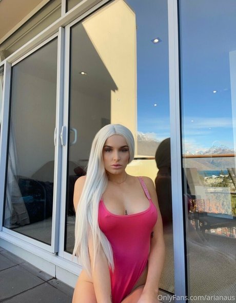 female influencer onlyfans erotic picture