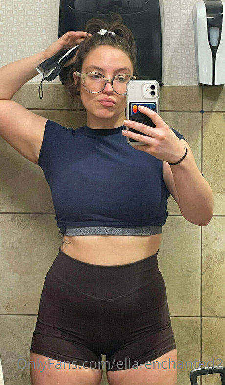 ella enchanted2 high quality actress img