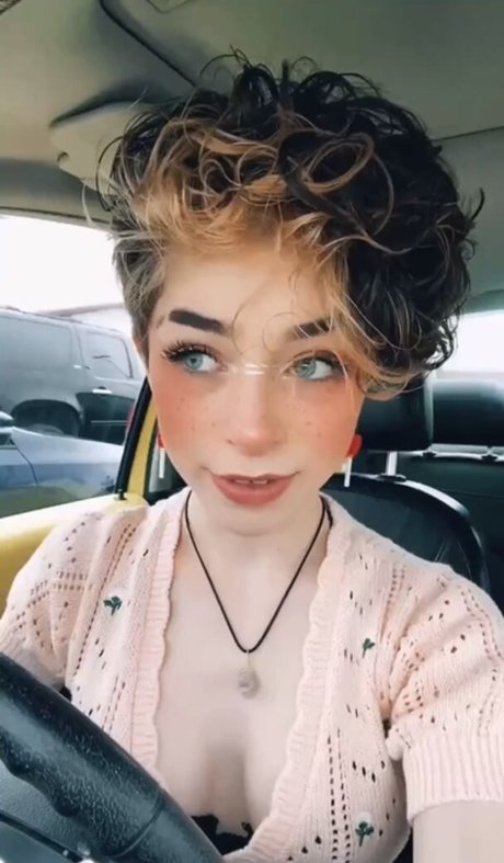 graceful addison star img