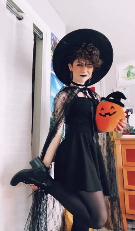 graceful addison model hot photos