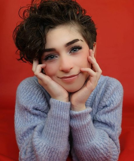 graceful addison model erotic images