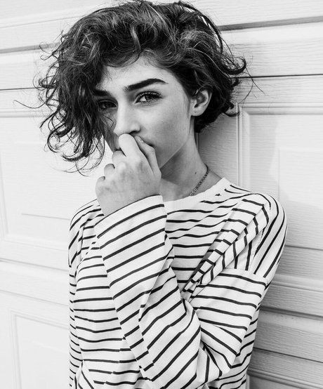 graceful addison nude model picture