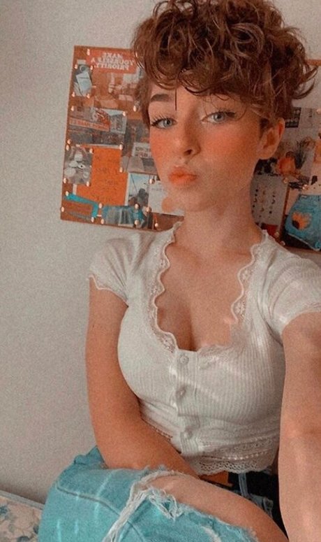 graceful addison naked model images