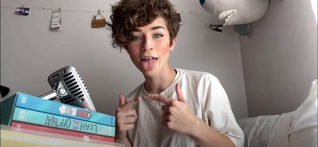 graceful addison naked model pic