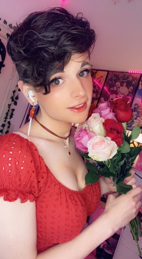 milf glasses onlyfans free nude image