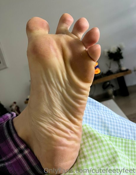 cutefeetyfeet high quality actress image