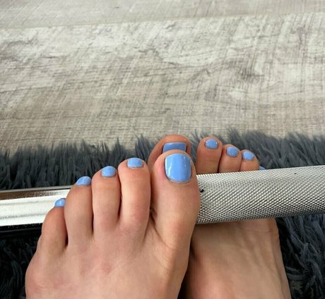 cutefeetyfeet model porn gallery