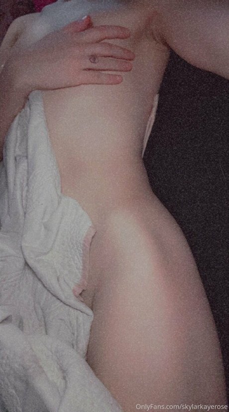 skylarkayerose pornographic model img