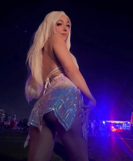 HowToMia pornstar erotic picture