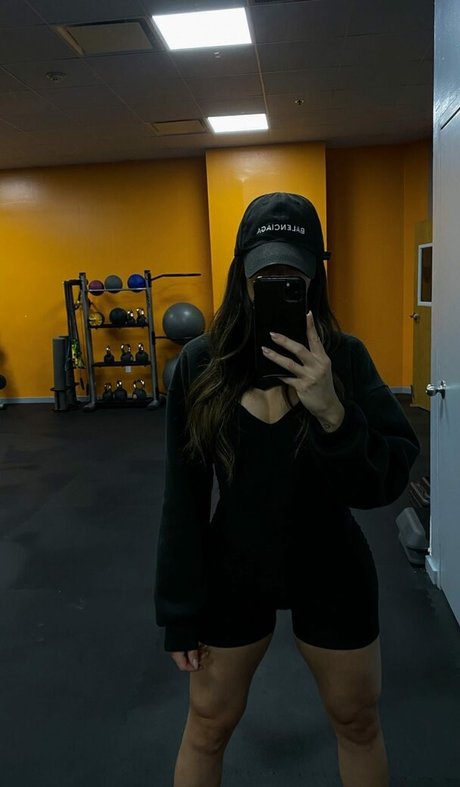 danellaurbaytv nude model pic