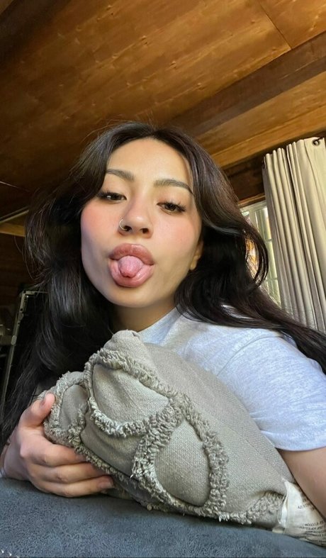 kimmyroxana art model image