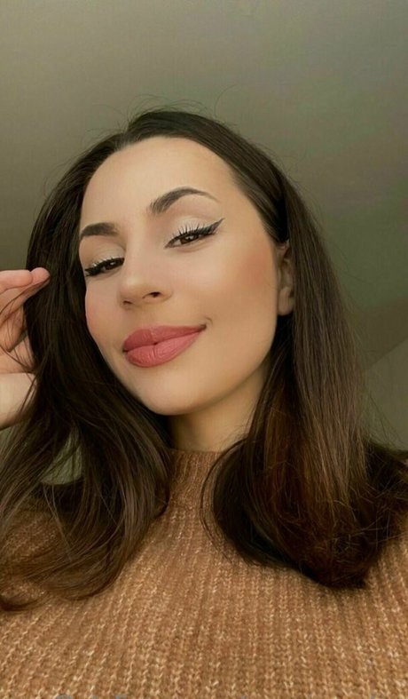 araniasortia best actress gallery