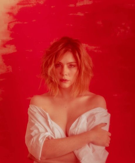 Bia Arantes naked model gallery