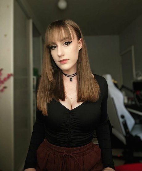 RaeRaeSenpai erotic actress picture