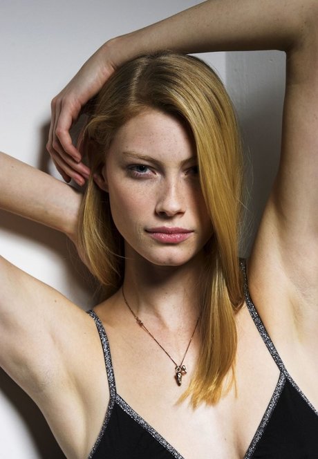 Alyssa Sutherland star top pics