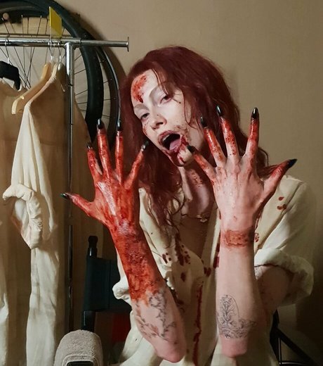 Alyssa Sutherland star naked photo