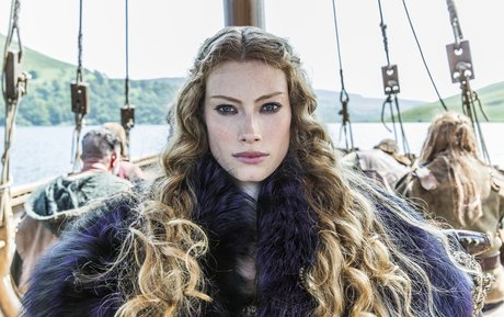 Alyssa Sutherland beautiful star pics