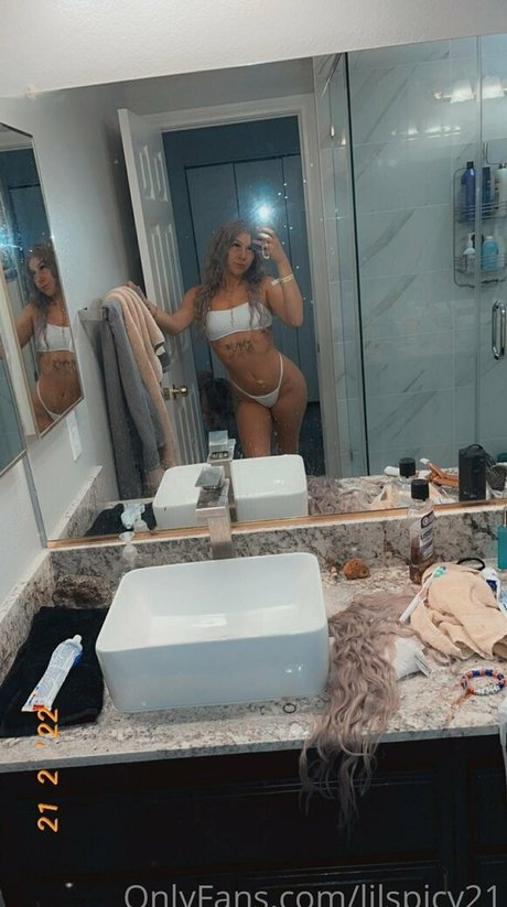 lilspicy21 model top photo