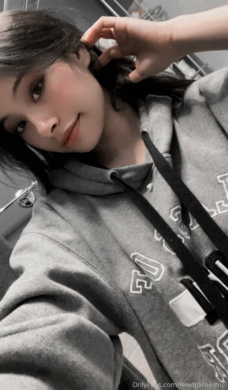 lewdgamermel Profile