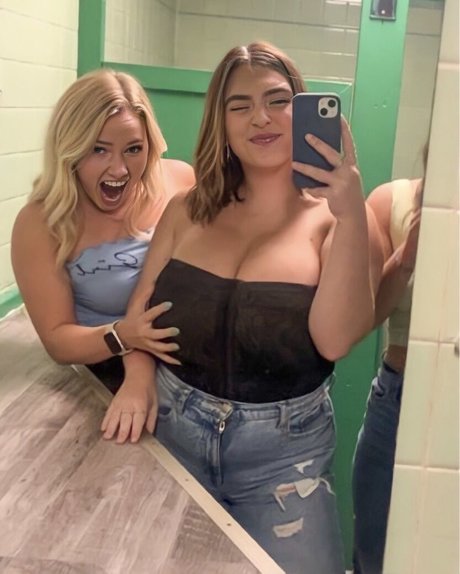 female popular onlyfans sexy picture