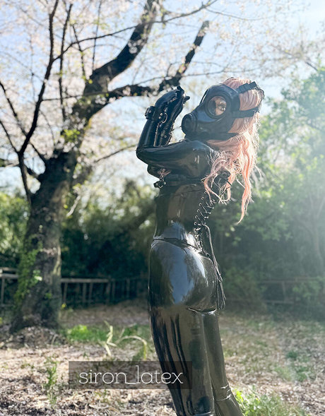 siron latex model pretty photo