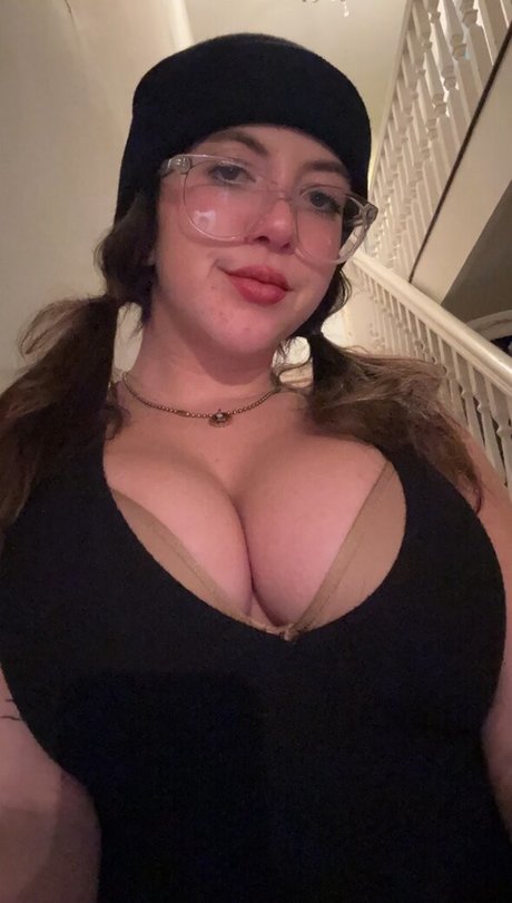 Savannah Straff model hot img